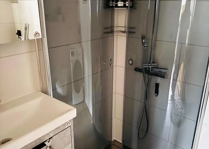 Christian In Apartament